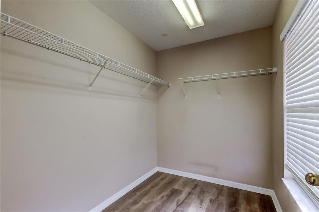 待售: $470,000 (4 贝兹, 2 浴室, 2482 平方英尺)