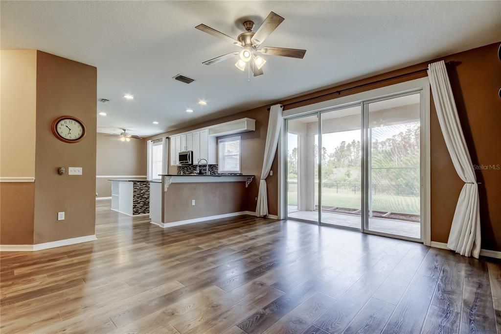 待售: $470,000 (4 贝兹, 2 浴室, 2482 平方英尺)