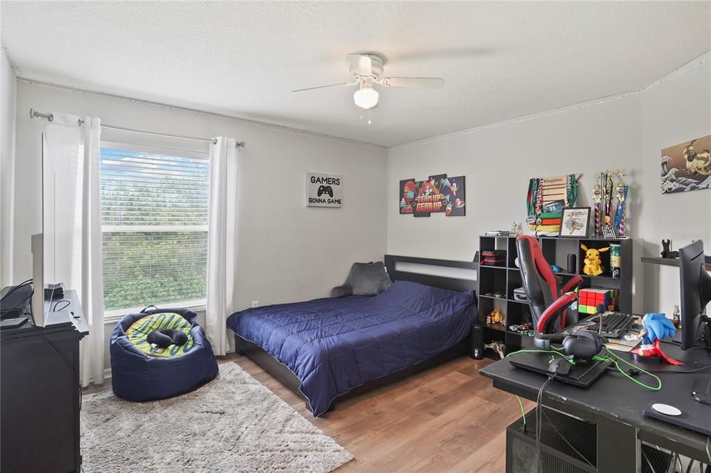 待售: $470,000 (4 贝兹, 2 浴室, 2482 平方英尺)