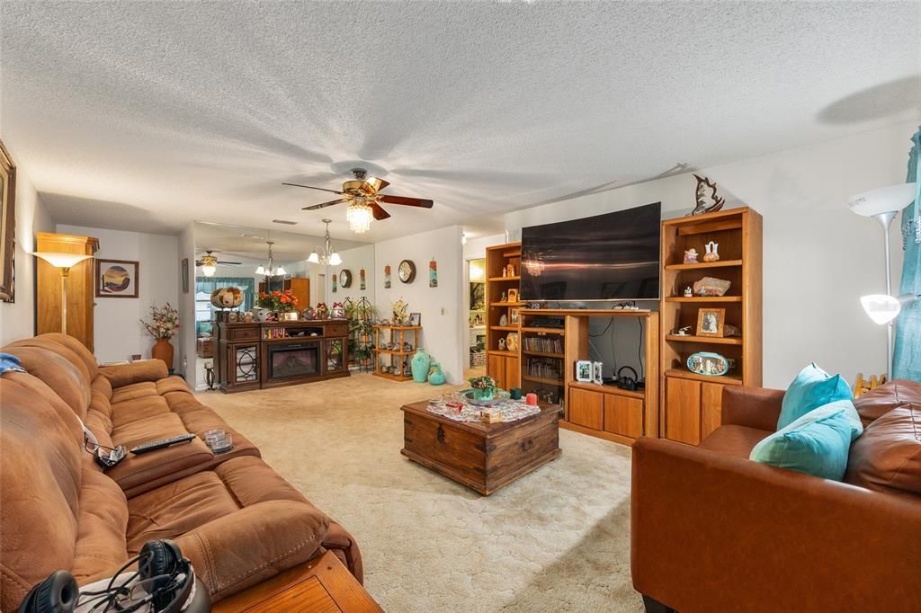 待售: $152,200 (2 贝兹, 2 浴室, 1409 平方英尺)