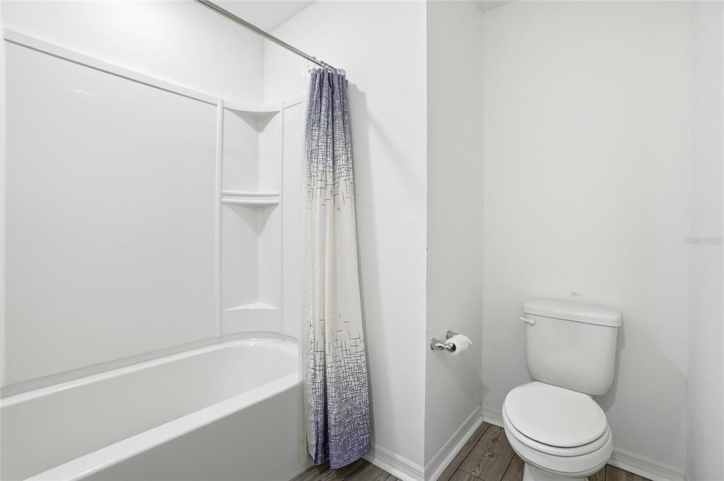 For Sale: $260,000 (3 beds, 2 baths, 1383 Square Feet)