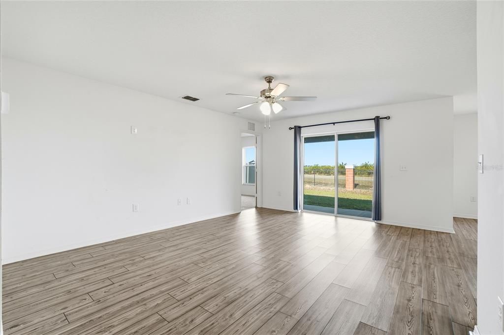 For Sale: $260,000 (3 beds, 2 baths, 1383 Square Feet)