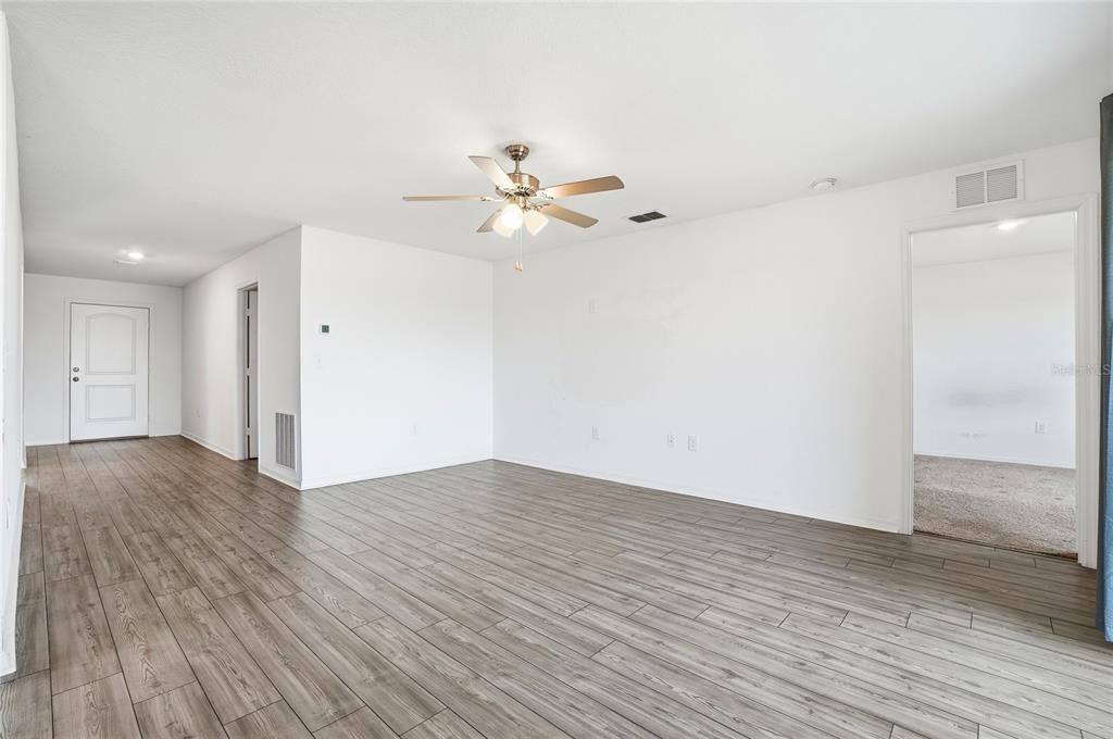 For Sale: $260,000 (3 beds, 2 baths, 1383 Square Feet)