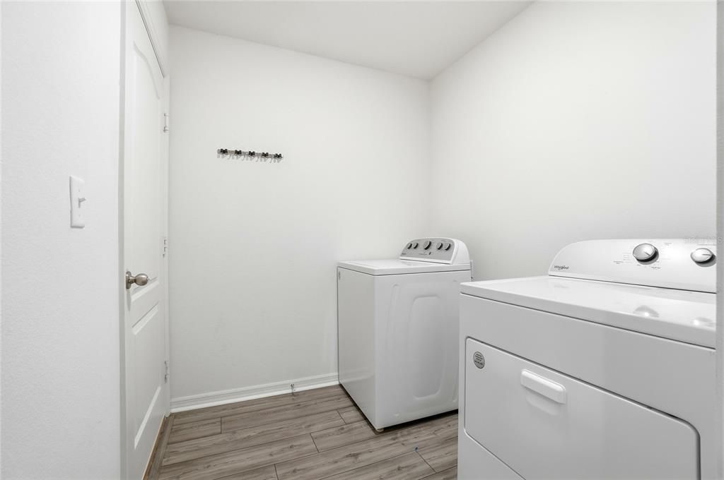 For Sale: $260,000 (3 beds, 2 baths, 1383 Square Feet)