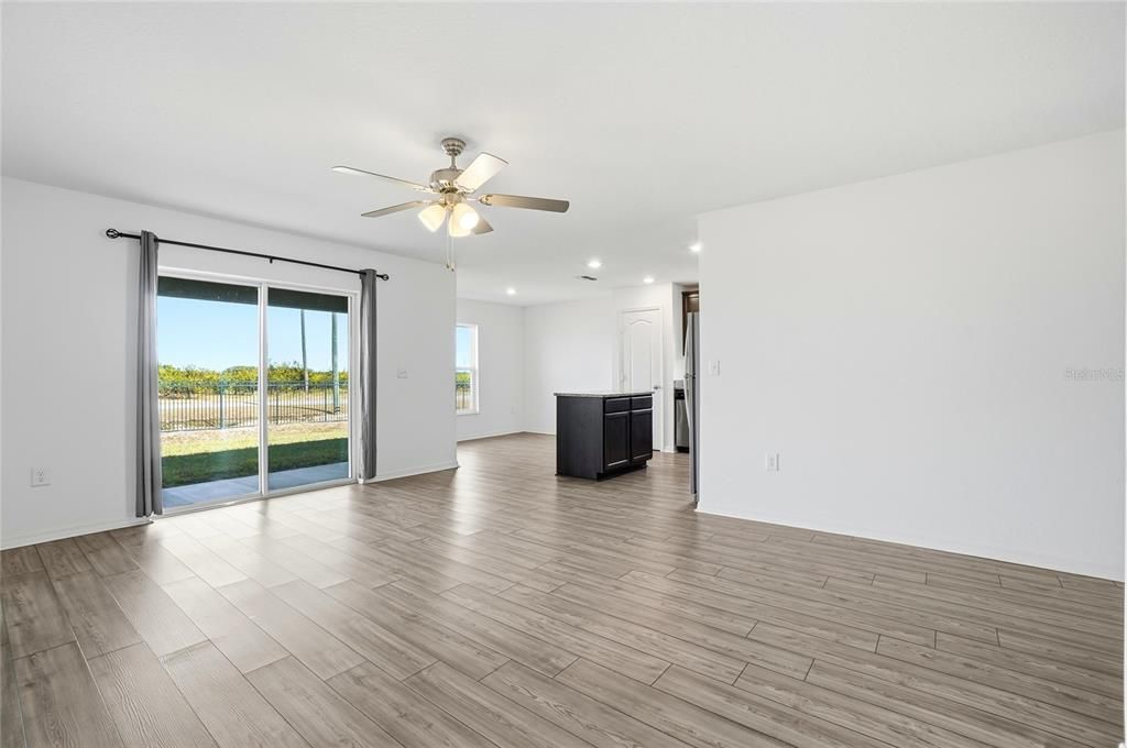 For Sale: $260,000 (3 beds, 2 baths, 1383 Square Feet)