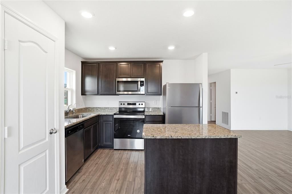 For Sale: $260,000 (3 beds, 2 baths, 1383 Square Feet)