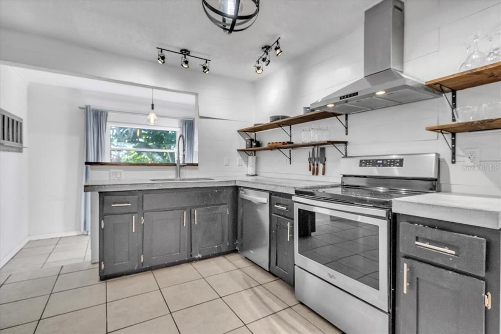 For Sale: $245,000 (4 beds, 2 baths, 2070 Square Feet)