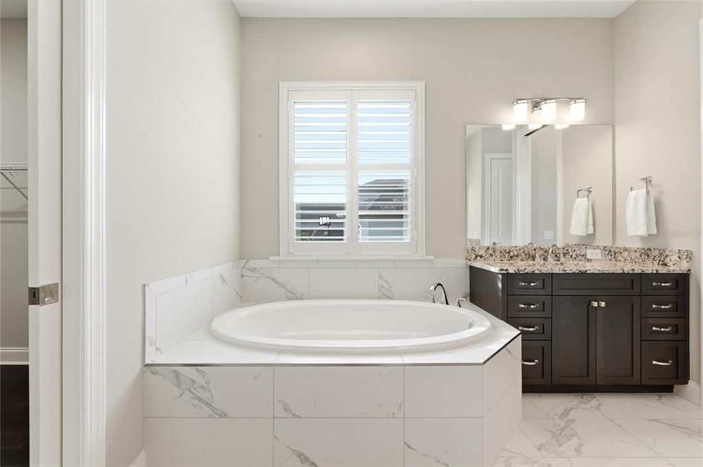 На продажу: $825,000 (4 спален, 3 ванн, 2825 Квадратных фут)