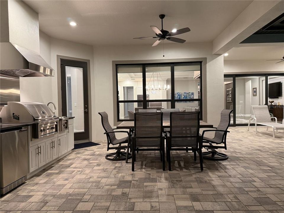 На продажу: $825,000 (4 спален, 3 ванн, 2825 Квадратных фут)