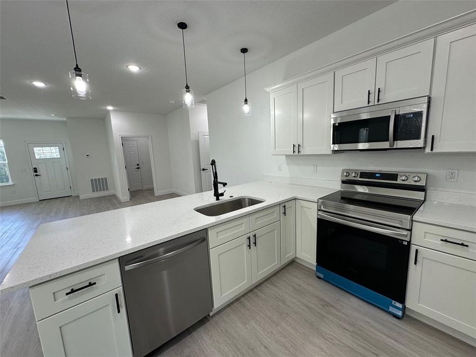 For Sale: $288,800 (4 beds, 2 baths, 1833 Square Feet)