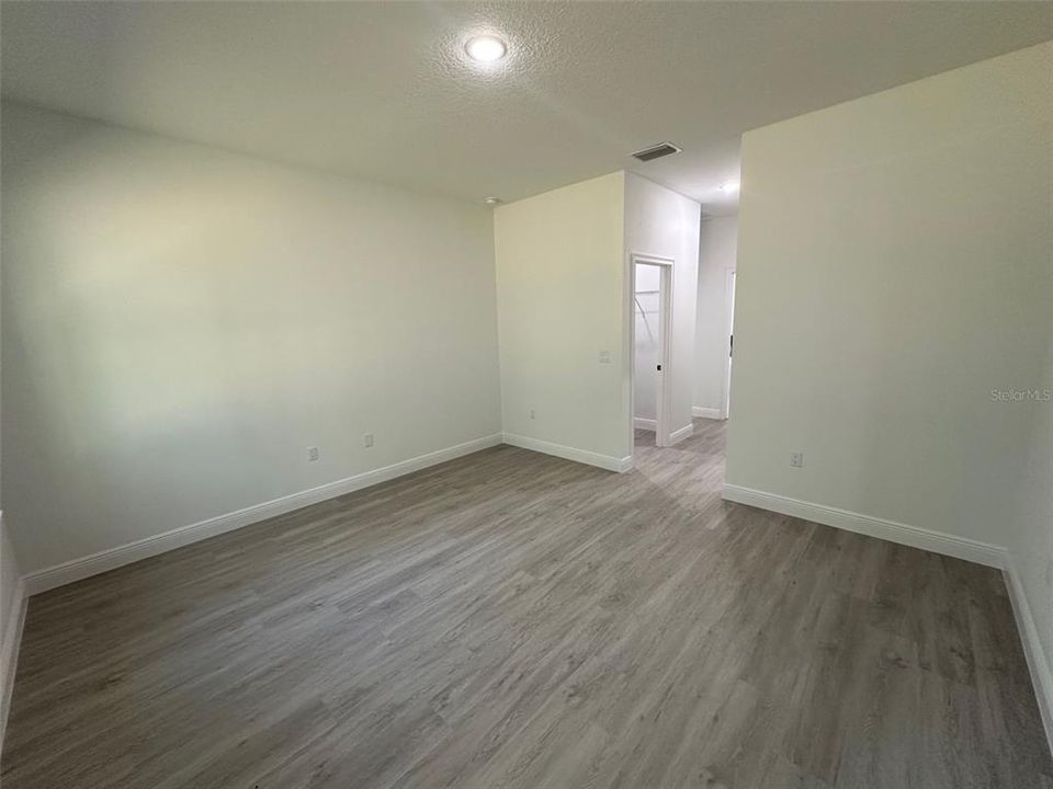 For Sale: $288,800 (4 beds, 2 baths, 1833 Square Feet)