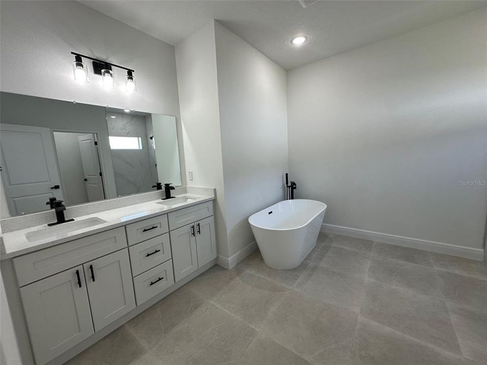 For Sale: $288,800 (4 beds, 2 baths, 1833 Square Feet)