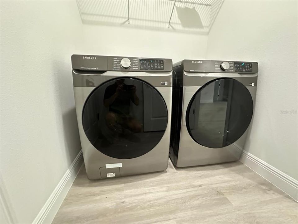 For Sale: $288,800 (4 beds, 2 baths, 1833 Square Feet)