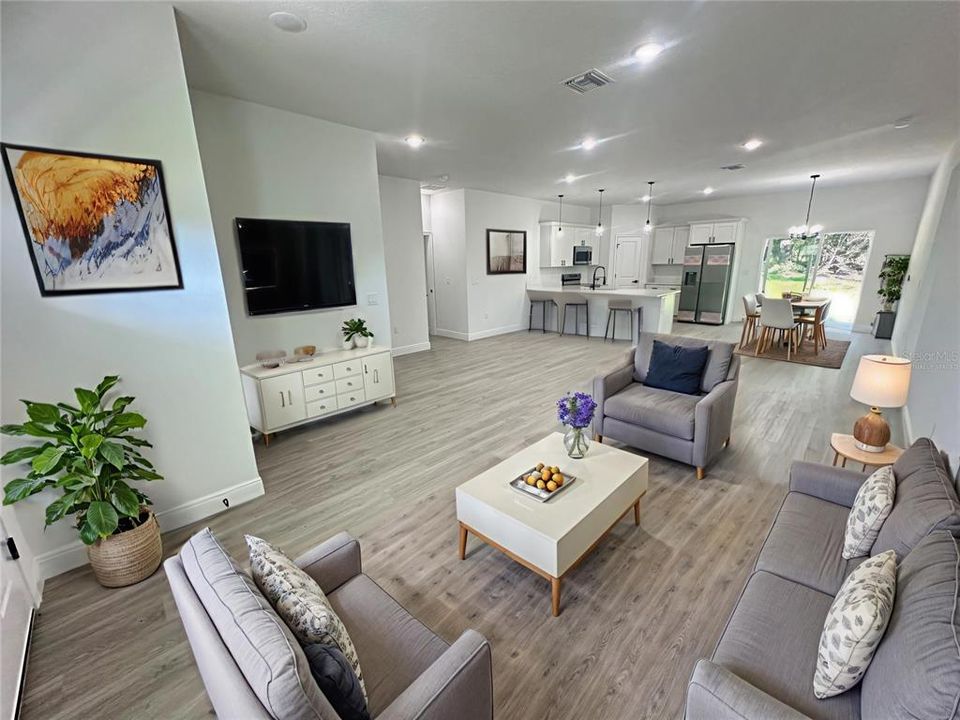 For Sale: $288,800 (4 beds, 2 baths, 1833 Square Feet)