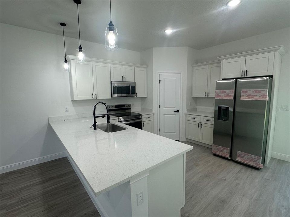 For Sale: $288,800 (4 beds, 2 baths, 1833 Square Feet)