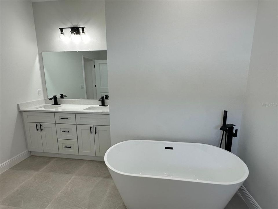 For Sale: $288,800 (4 beds, 2 baths, 1833 Square Feet)