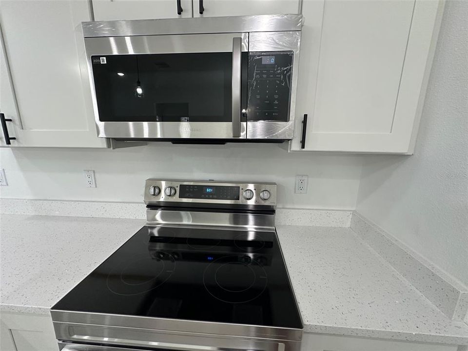 For Sale: $288,800 (4 beds, 2 baths, 1833 Square Feet)