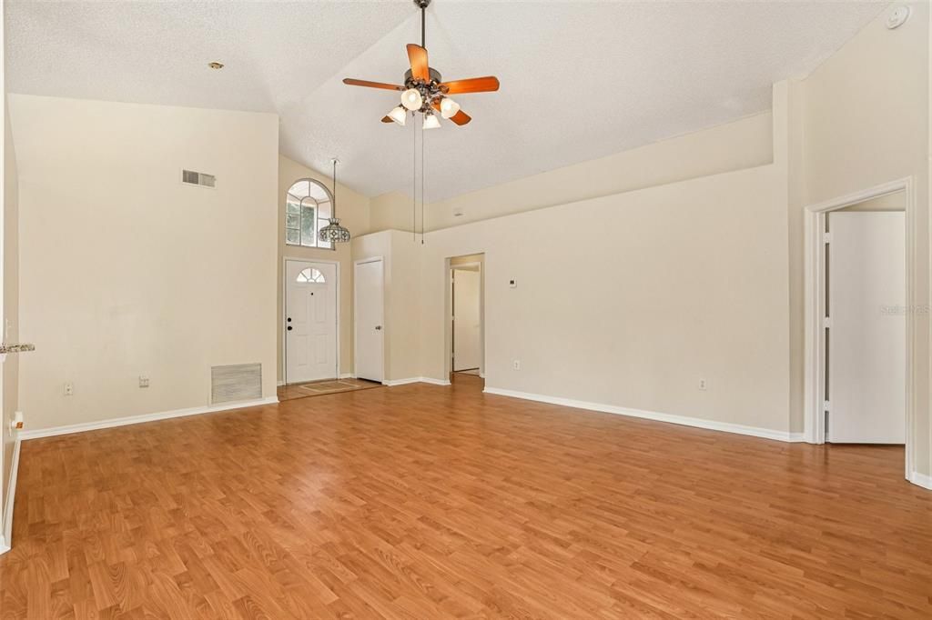 待售: $325,000 (3 贝兹, 2 浴室, 1488 平方英尺)