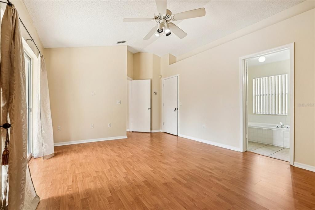 待售: $325,000 (3 贝兹, 2 浴室, 1488 平方英尺)