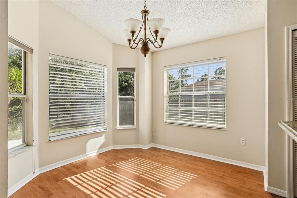 待售: $325,000 (3 贝兹, 2 浴室, 1488 平方英尺)