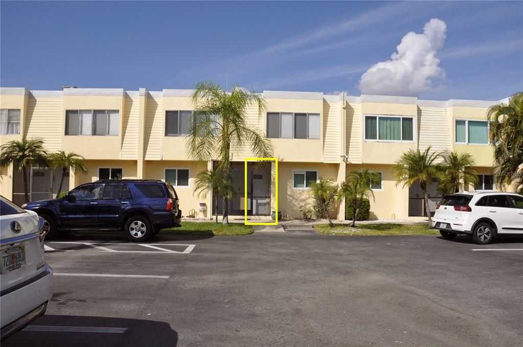 Activo con contrato: $125,000 (2 camas, 1 baños, 999 Pies cuadrados)