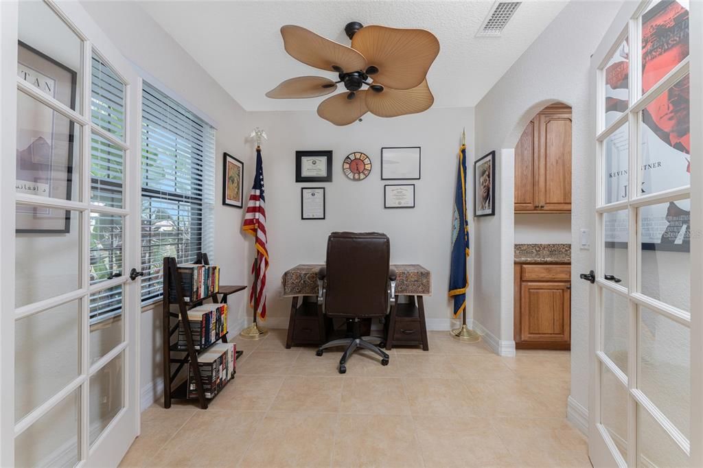 待售: $210,000 (2 贝兹, 2 浴室, 1272 平方英尺)