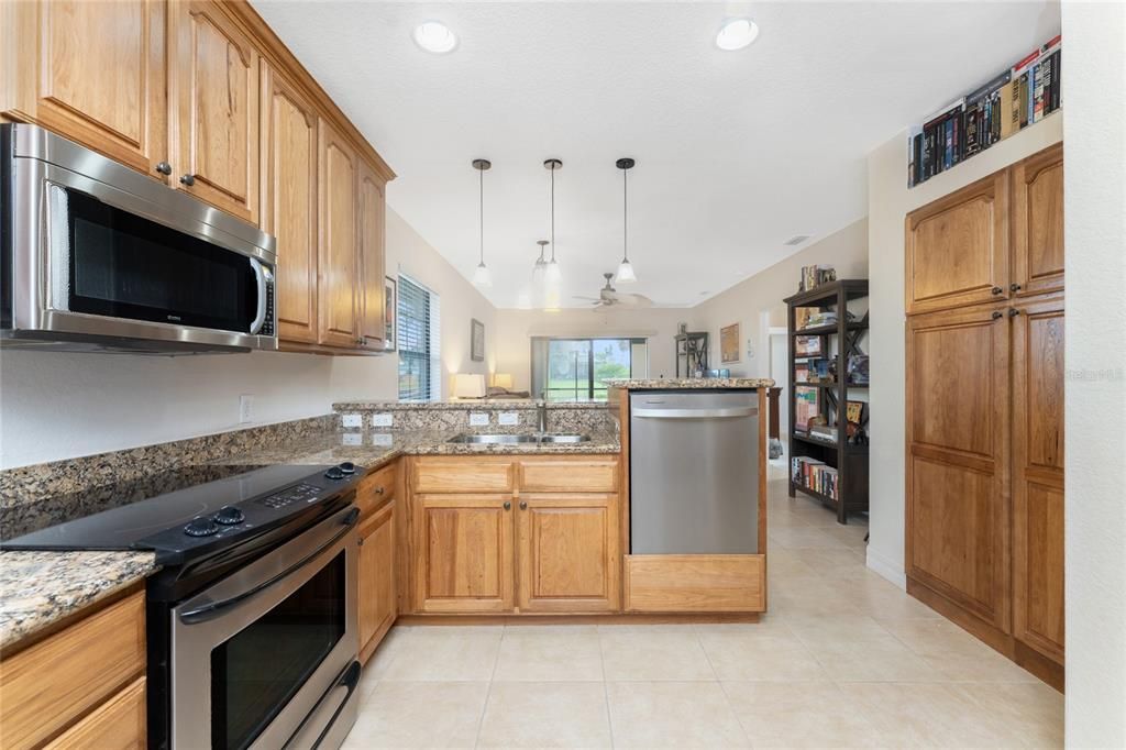 待售: $210,000 (2 贝兹, 2 浴室, 1272 平方英尺)