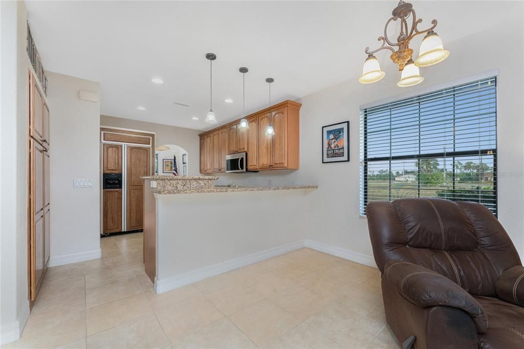 待售: $210,000 (2 贝兹, 2 浴室, 1272 平方英尺)