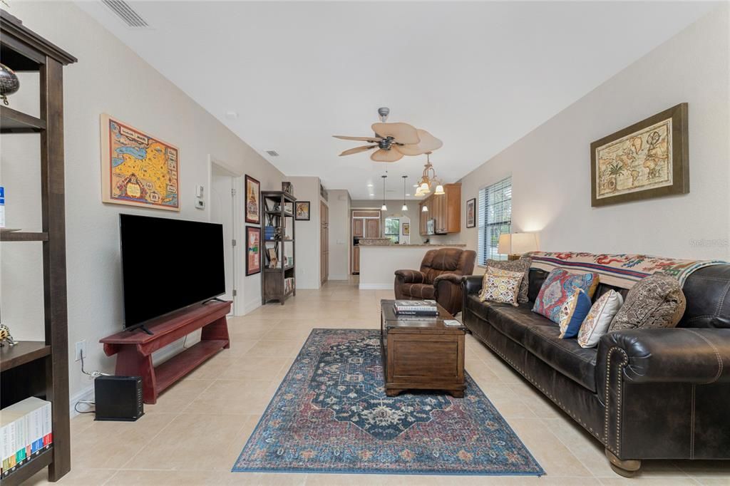 待售: $210,000 (2 贝兹, 2 浴室, 1272 平方英尺)