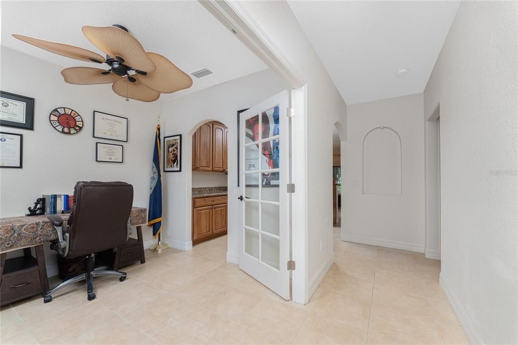 待售: $210,000 (2 贝兹, 2 浴室, 1272 平方英尺)