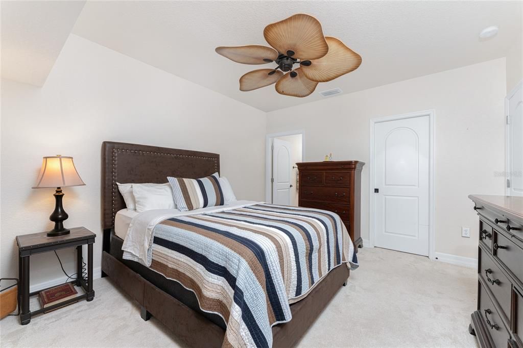 待售: $210,000 (2 贝兹, 2 浴室, 1272 平方英尺)