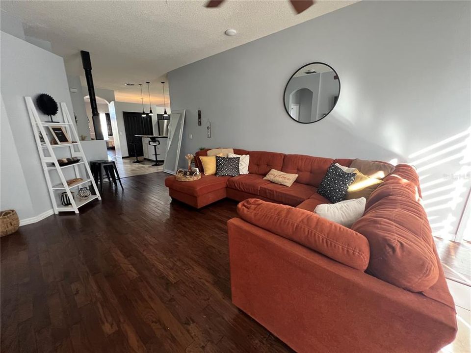 出租: $2,800 (4 贝兹, 2 浴室, 2003 平方英尺)