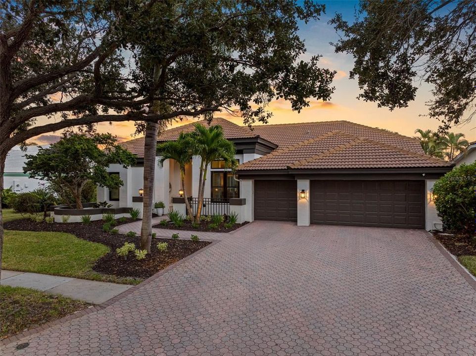 For Sale: $1,699,000 (4 beds, 4 baths, 3663 Square Feet)