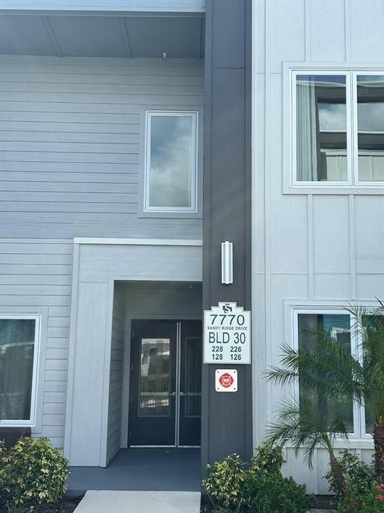 En Venta: $369,999 (3 camas, 3 baños, 1500 Pies cuadrados)