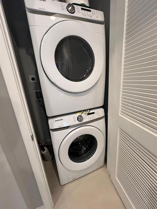 En Venta: $369,999 (3 camas, 3 baños, 1500 Pies cuadrados)