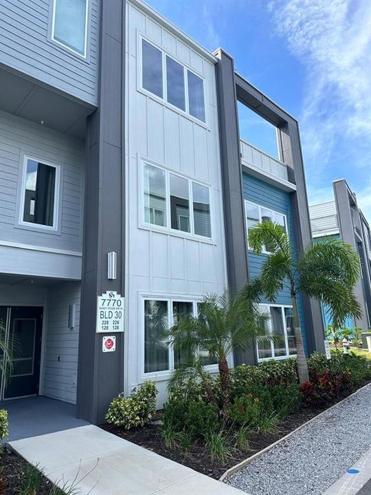 En Venta: $369,999 (3 camas, 3 baños, 1500 Pies cuadrados)