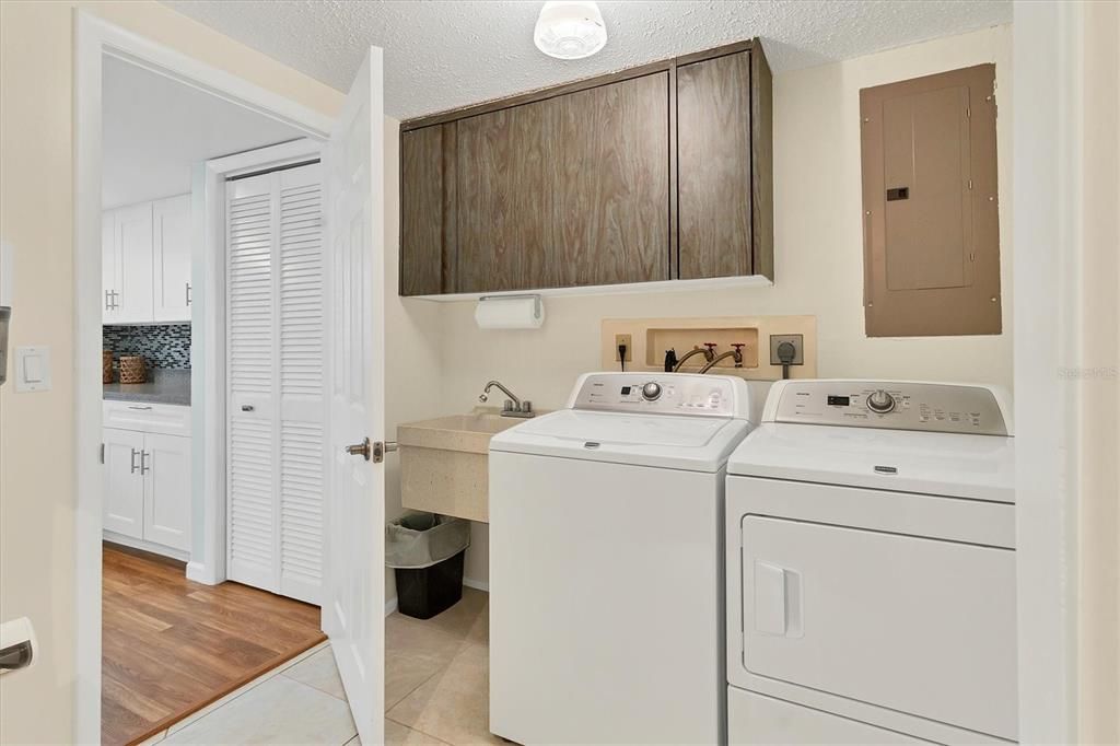 Active With Contract: $274,900 (2 beds, 2 baths, 1505 Square Feet)