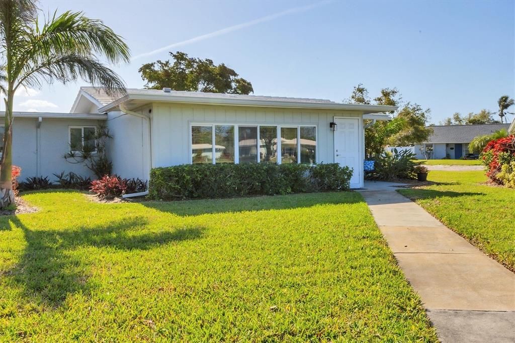 Active With Contract: $274,900 (2 beds, 2 baths, 1505 Square Feet)