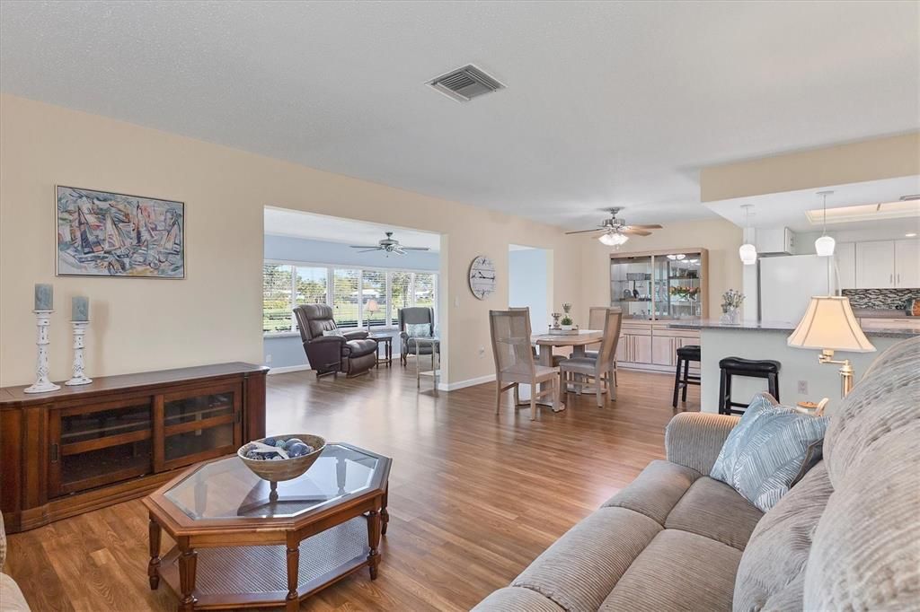 Active With Contract: $274,900 (2 beds, 2 baths, 1505 Square Feet)