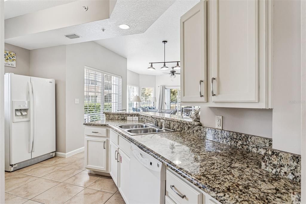 На продажу: $290,000 (3 спален, 2 ванн, 1437 Квадратных фут)