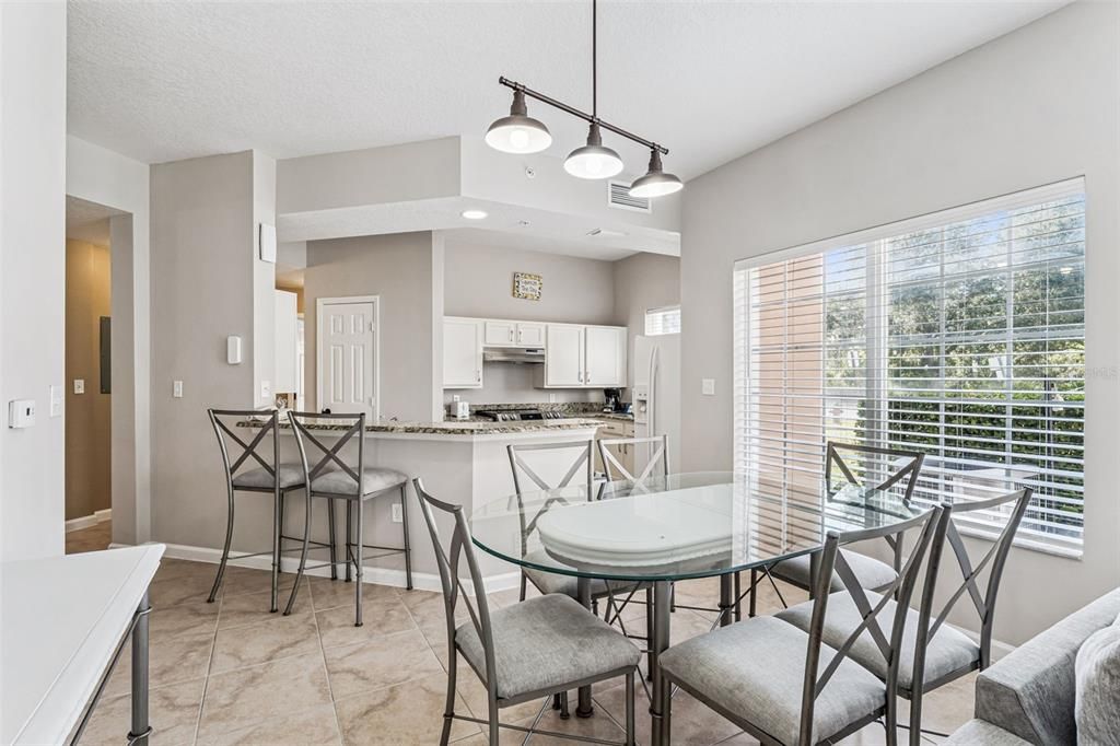 На продажу: $290,000 (3 спален, 2 ванн, 1437 Квадратных фут)