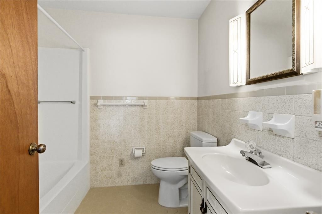 En Venta: $325,000 (4 camas, 2 baños, 2095 Pies cuadrados)