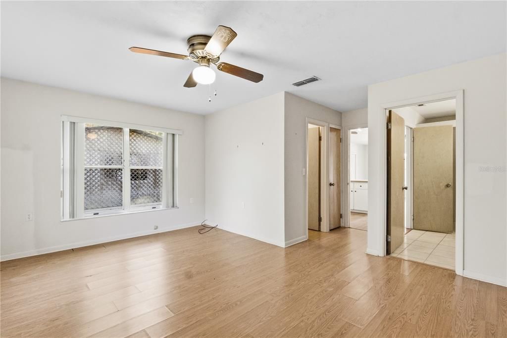 En Venta: $325,000 (4 camas, 2 baños, 2095 Pies cuadrados)