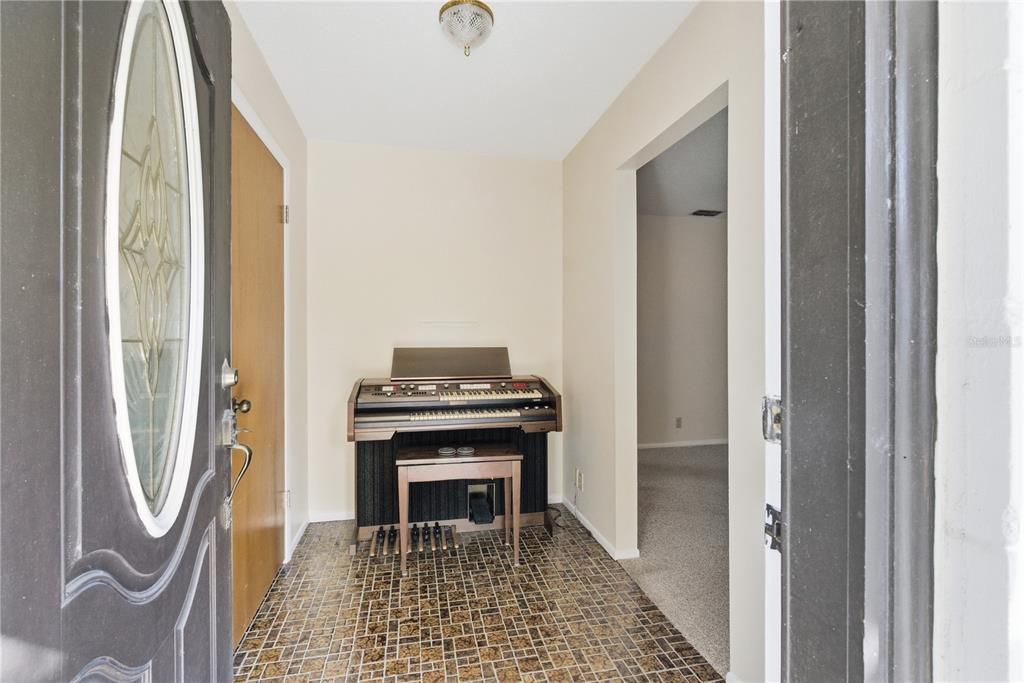 En Venta: $325,000 (4 camas, 2 baños, 2095 Pies cuadrados)