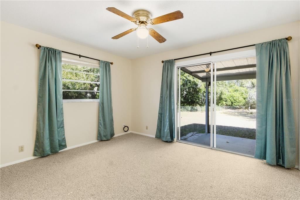 En Venta: $325,000 (4 camas, 2 baños, 2095 Pies cuadrados)