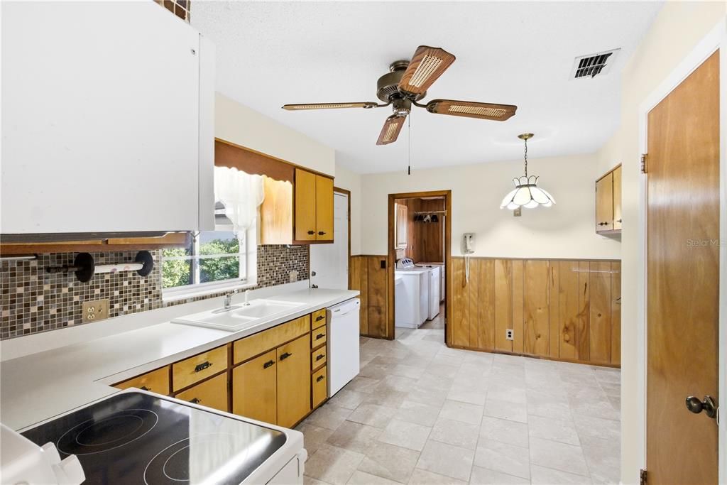 En Venta: $325,000 (4 camas, 2 baños, 2095 Pies cuadrados)