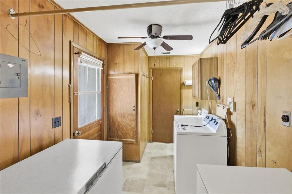 En Venta: $325,000 (4 camas, 2 baños, 2095 Pies cuadrados)