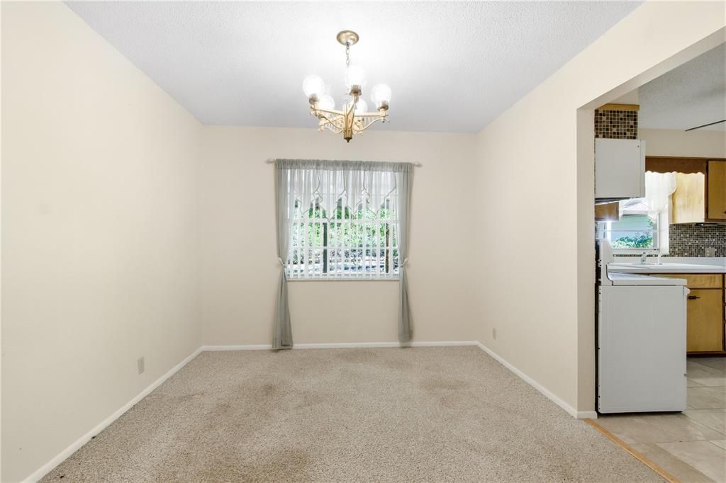 En Venta: $325,000 (4 camas, 2 baños, 2095 Pies cuadrados)