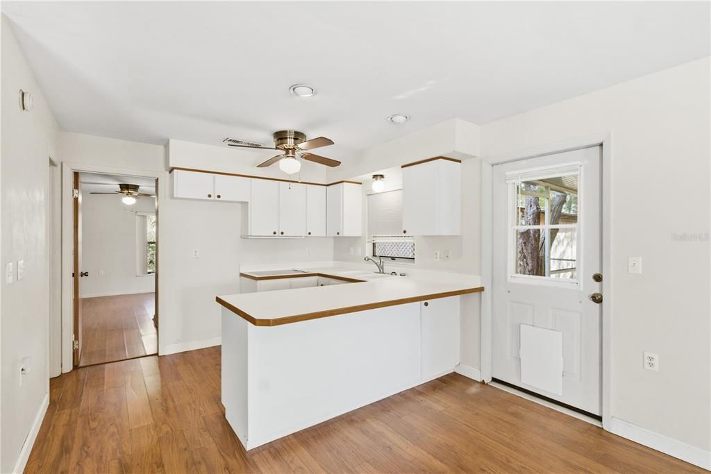 En Venta: $325,000 (4 camas, 2 baños, 2095 Pies cuadrados)