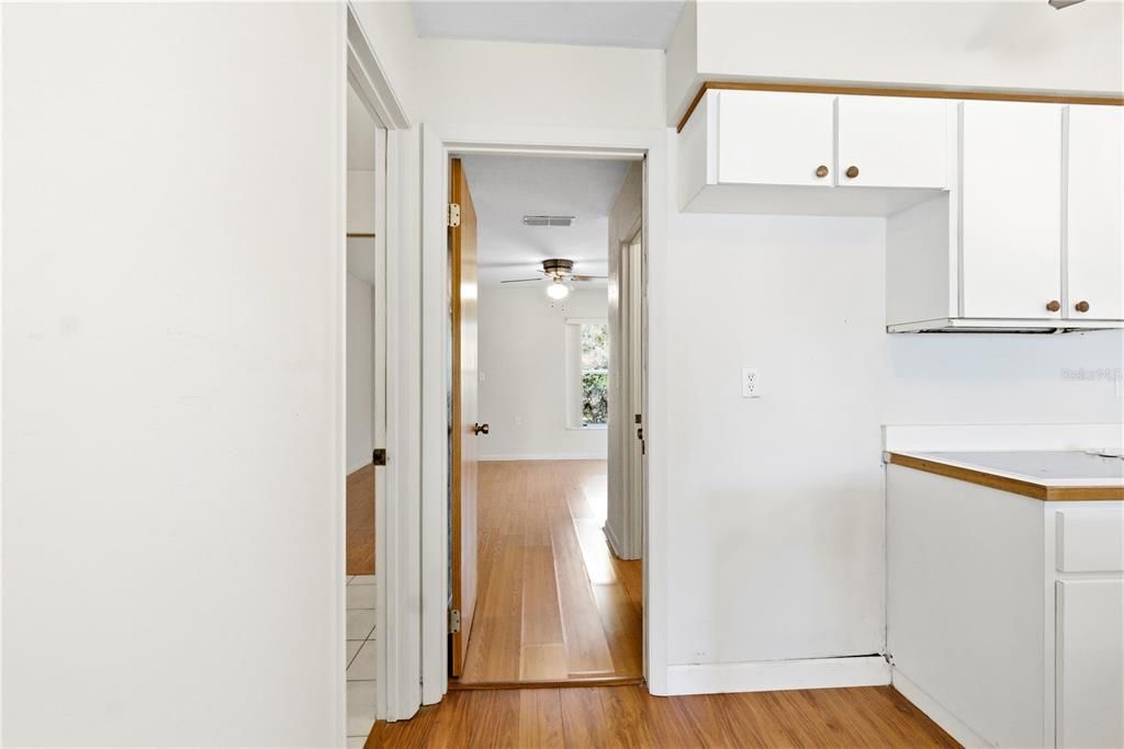 En Venta: $325,000 (4 camas, 2 baños, 2095 Pies cuadrados)